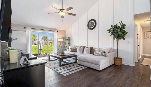 Central Omaha Luxury Close to everything &King bed