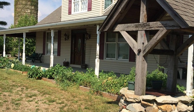 Central Pa. Country Home with Privacy & Room to Relax! Close to Many Attractions