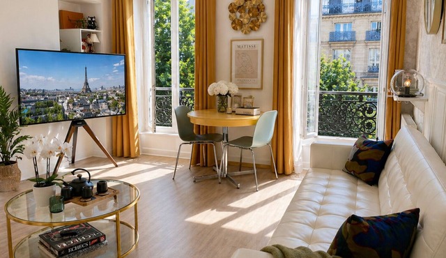 Central Paris 2BR – Walk to Marais & Opera
