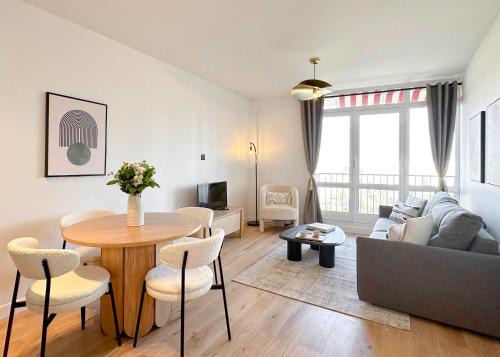 Central Paris Premium flat balcony & lift for 5