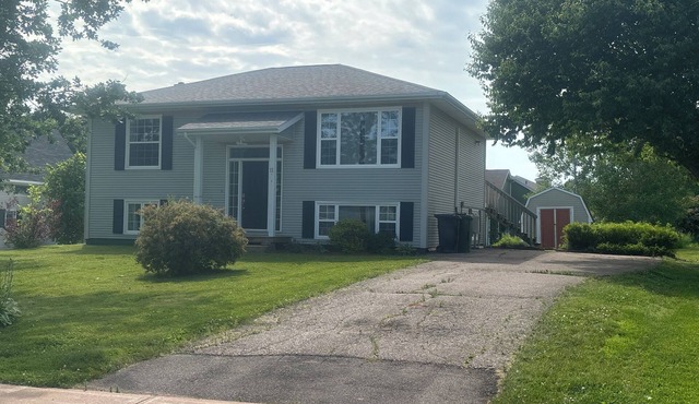 Central PEI location minutes to golf and beaches.