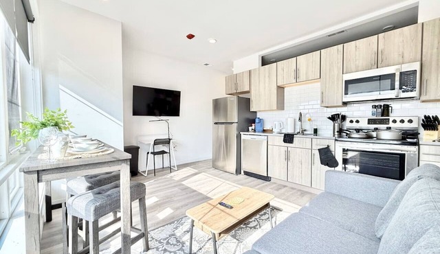 Central Philly-1BR King |Free Parking| Gym