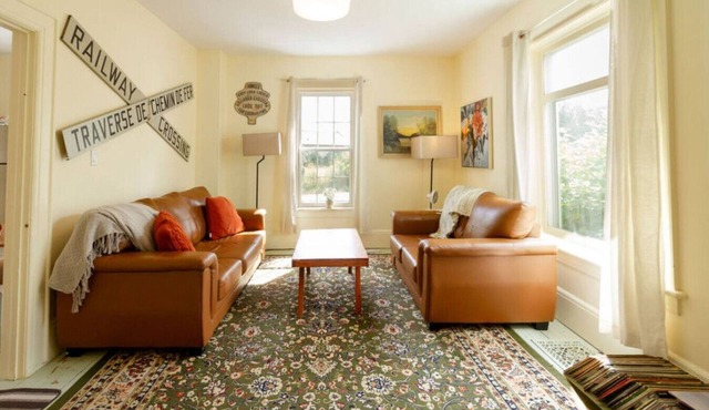 Central Picton Apartment, Sleeps 8; The Iron Horse