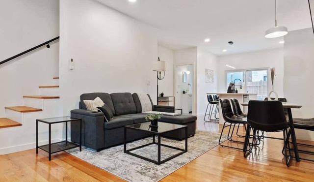 Central Pittsburgh Duplex - Sleeps 16
