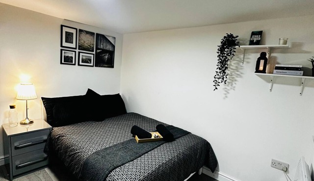 Central Private Room with Fast WiFi