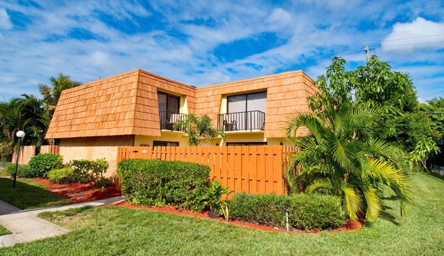 Central Quiet Location, only 12 Miles to Ft. Myers Beach