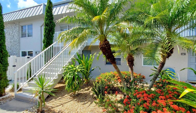 Central Quiet Location, only 8 Miles to Ft. Myers Beach
