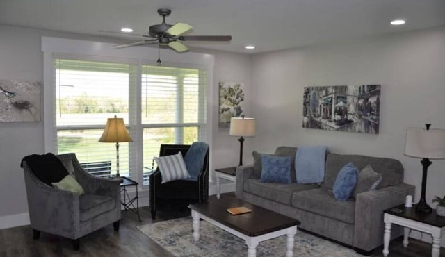 Central Retreat D, NEW, Close to Everything!