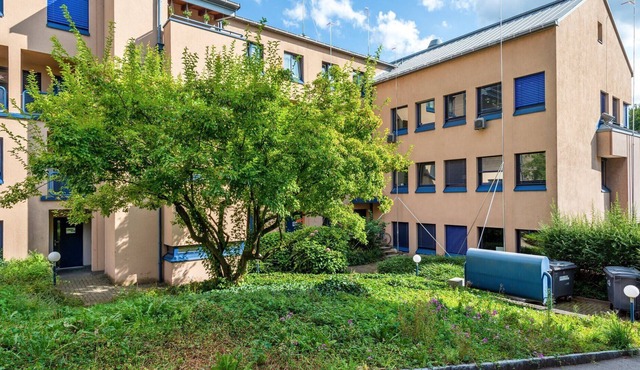 Central & Roomy: Near Lake Zurich