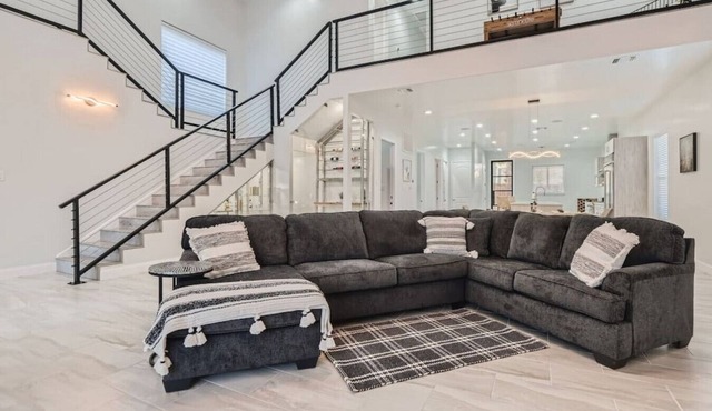Central San Antonio High End Home Near Riverwalk + Downtown/5BR/Pool