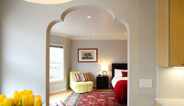 Central San Francisco Top Floor Jewel Box, Parking, Laundry