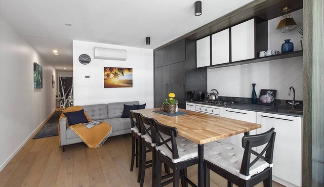 Central Simplicity Modern Inner city Living