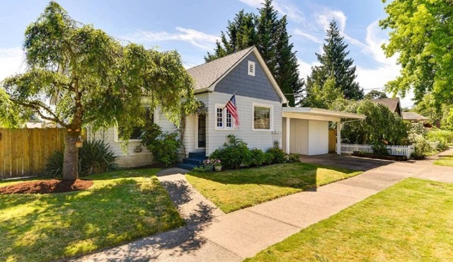 Central Single Level Newberg Retreat, Pet Friendly, Fenced Backyard, Walk 2 Food, Drinks, University