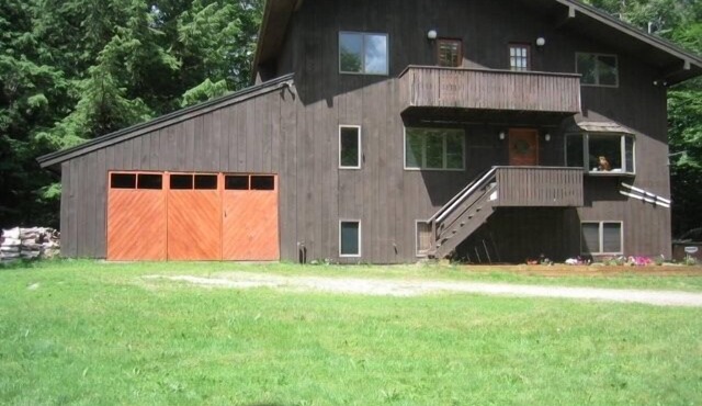 Central Ski home with Hot Tub, sauna, walk to restaurants, and ski shops