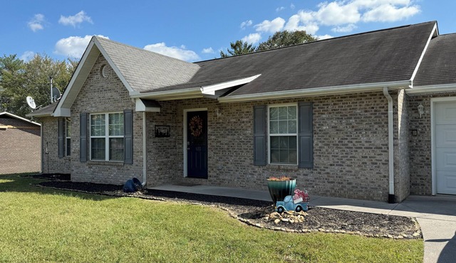 Central Smoky Mountain Home, 20 Minutes to Knoxville & Pigeon Forge