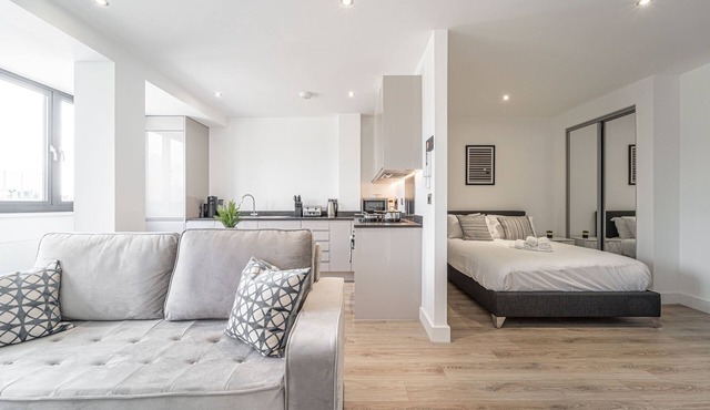 Central Solihull Studio | NEC, Airport | Free Parking