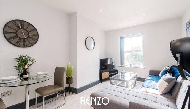 Central & Spacious Apartment w/ Free Wi-Fi, Close to Derby City Centre!