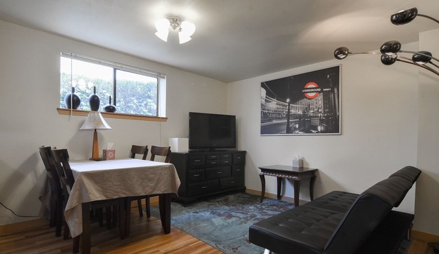 Central Spot, 4 beds, Stocked Kitchen