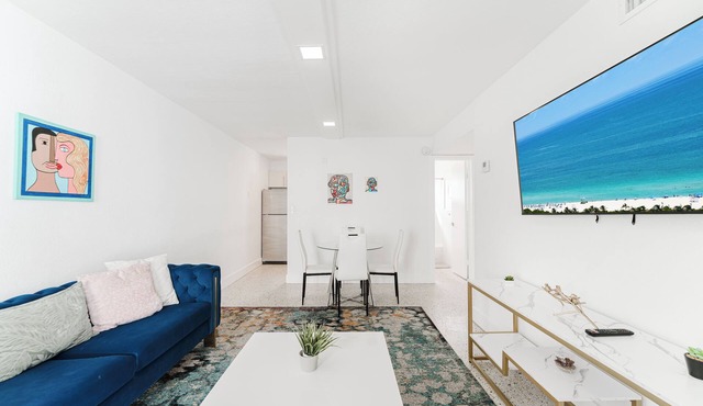 Central Spot+Free Parking+ Steps to DT & Nightlife