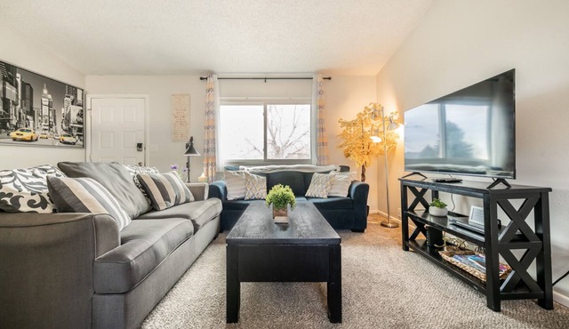 "Central Springs" Super Cozy 4Bed/2Bath Home GREAT Location! Click to see more