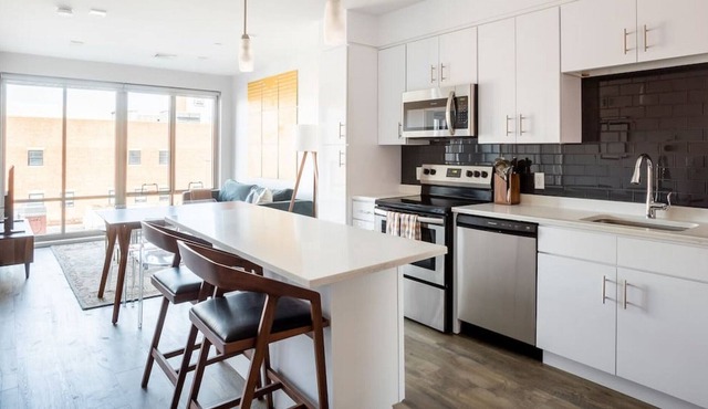 Central Square|Students Welcome-Essex401-2/1