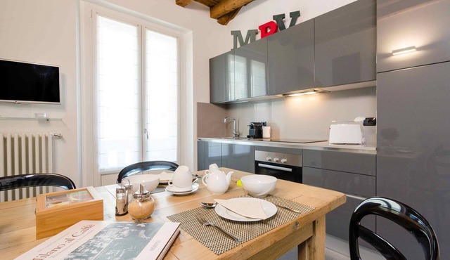 Central Station within walking distance, Metro out of the door, Como lake in 1h