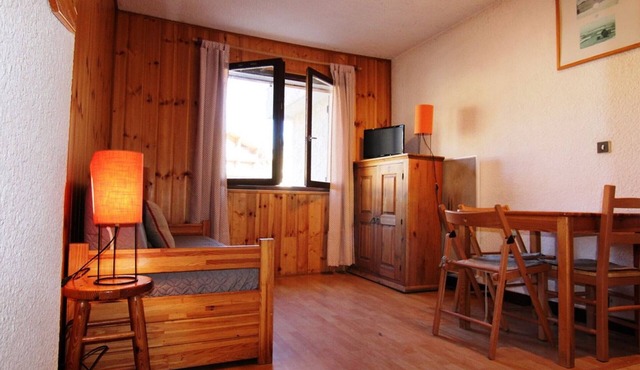 Central Studio for 4 with Ski-In Access and Amenities in L'Alpe d'Huez