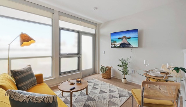 Central studio in Santa Monica w FREE parking