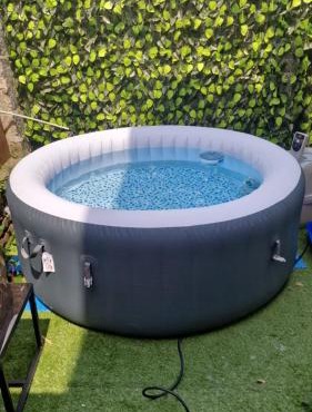 + CENTRAL STUDIO RENOVE 200 m plage et 300 m de la rue piétonne +