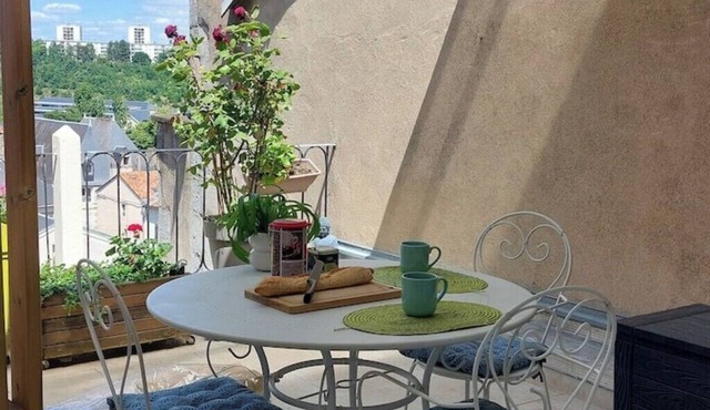 Central studio with large private terrace, calm and light