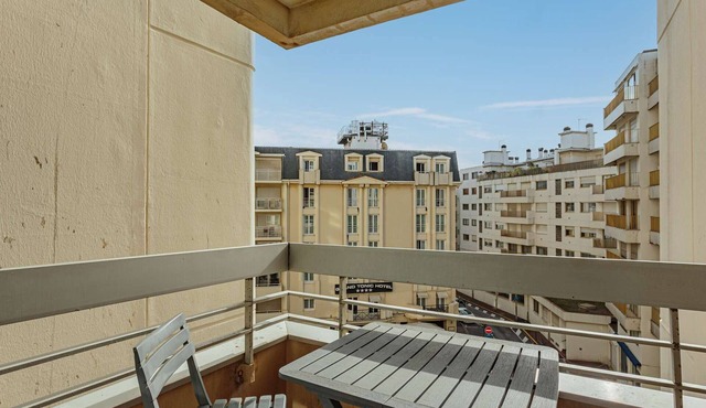 Central Studio with Pool Access and Sea View in Biarritz