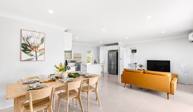 Central Sunnybank 4 Bedrooms Home, Family Friendly