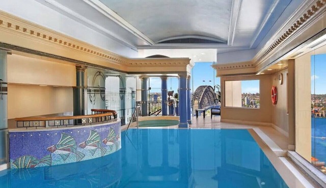 Central Sydney Apartment with Pool, Sauna & Gym!