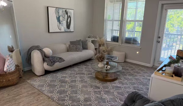 Central Tampa/Pool, Gym + Free Parking