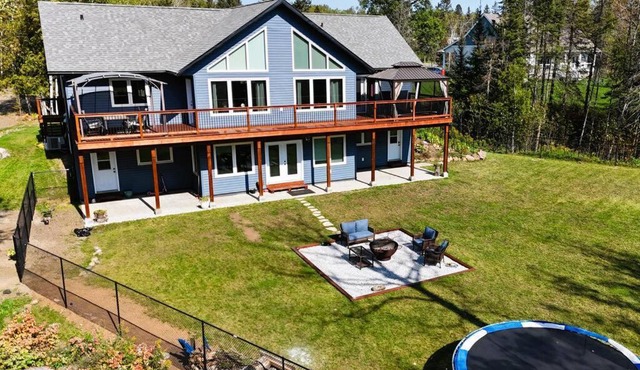Central Thunder Bay Retreat
