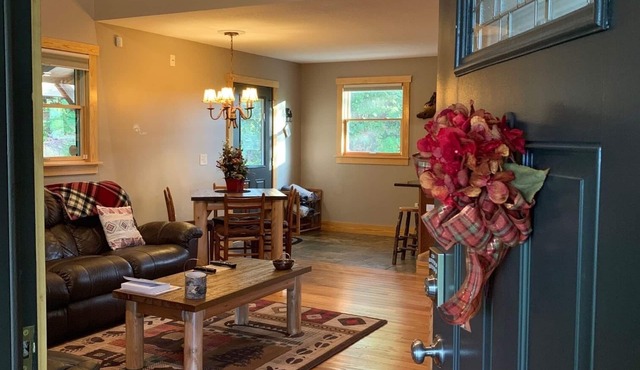 Central to Asheville, Black Mountain, Hiking at Hickory Nut Gap Gorge -Luxurious