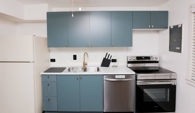 Central to both Detroit and Ann Arbor. Just 10 Minutes to Detroit Airport.