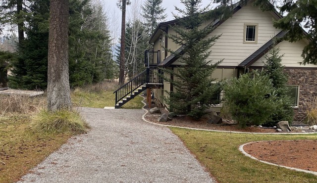 Central to the Hub Sports Center, biking, hiking, walking, running and lakes!