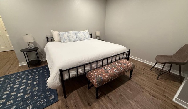 Central to Zoo and Baxter Arena, Pet Friendly