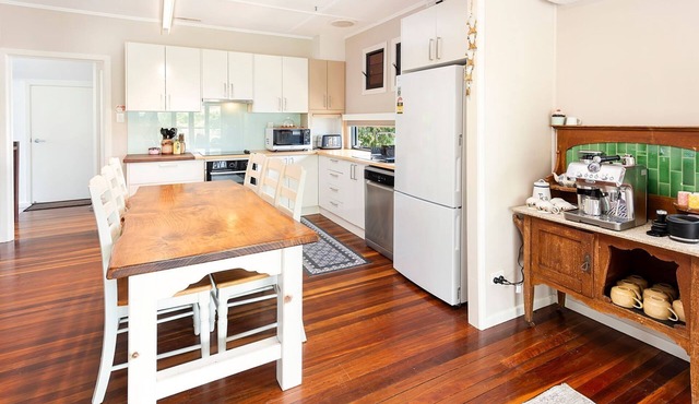 Central Torquay Treasure Close To Beach