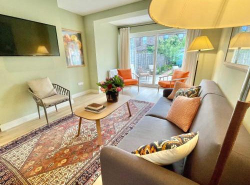 Central Townhouse with free off road parking and garden