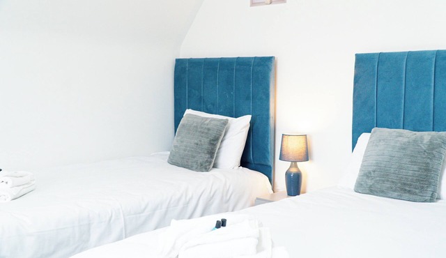 Central twin bed apartment