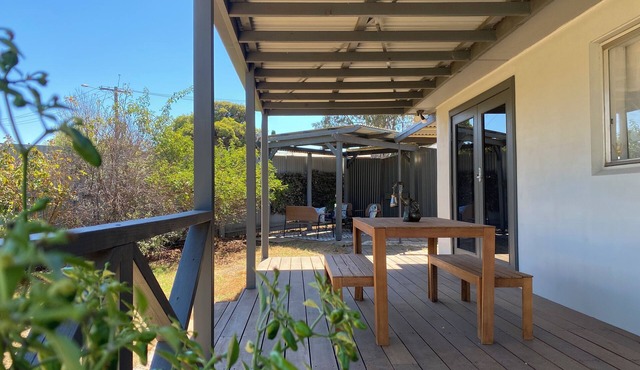 Central Updated 3-Bed Bendigo Family Home Sleeps 6