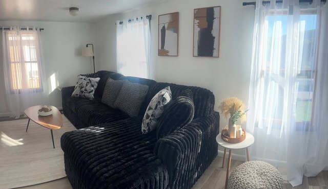 Central Upstairs 1-bedroom apartment in Corning - Perfect Finger Lakes Getaway