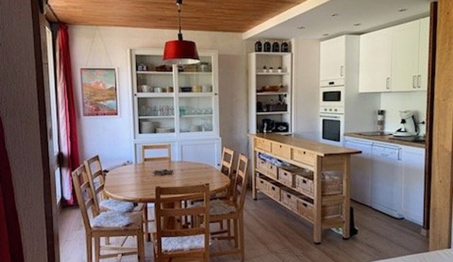 Central Vars Apt: Sleeps 6, Near Slopes, Spacious Balcony