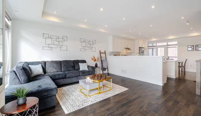 Central Vaughan- Stylish 3-Bedroom House