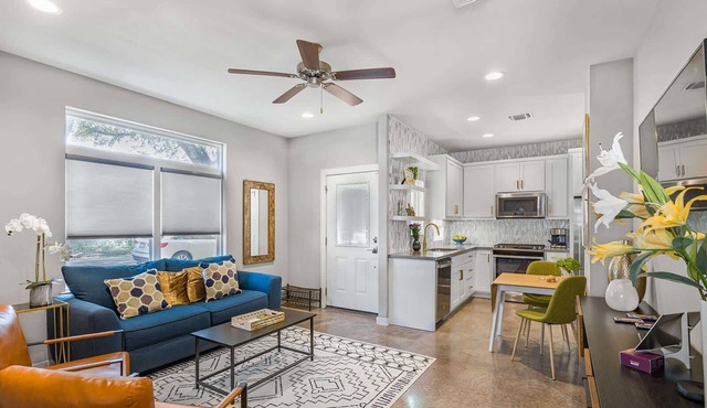 Central, Walkable, Close to UT! | The Loop