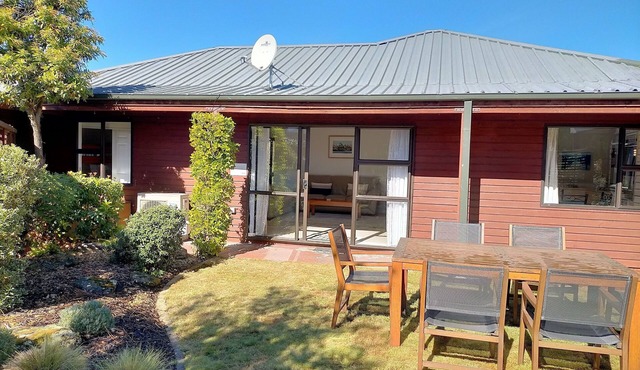 Central Wanaka Dungarvon St apartment