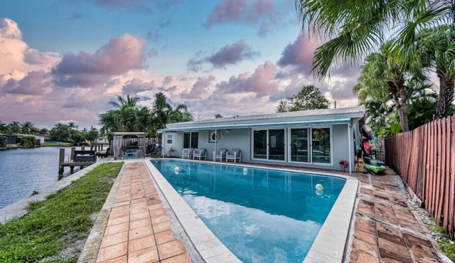 Central Waterfront Villa Salt Wtr Pool Near Beach