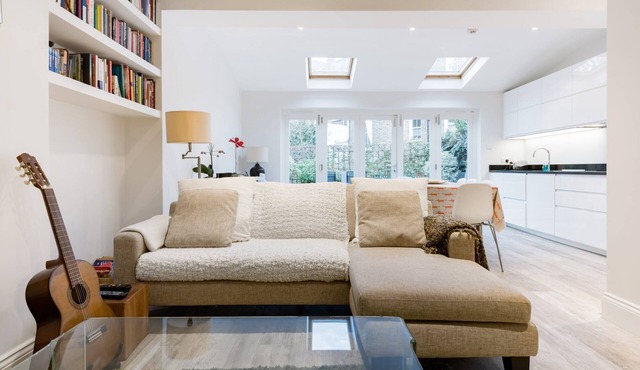 Central (west London), stylish townhouse with own terrace on quiet street